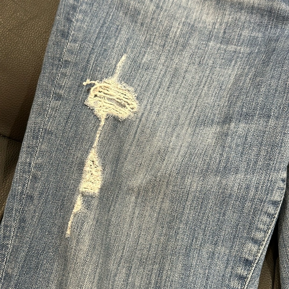 Women’s AG distressed skinny Jean - Picture 5 of 7